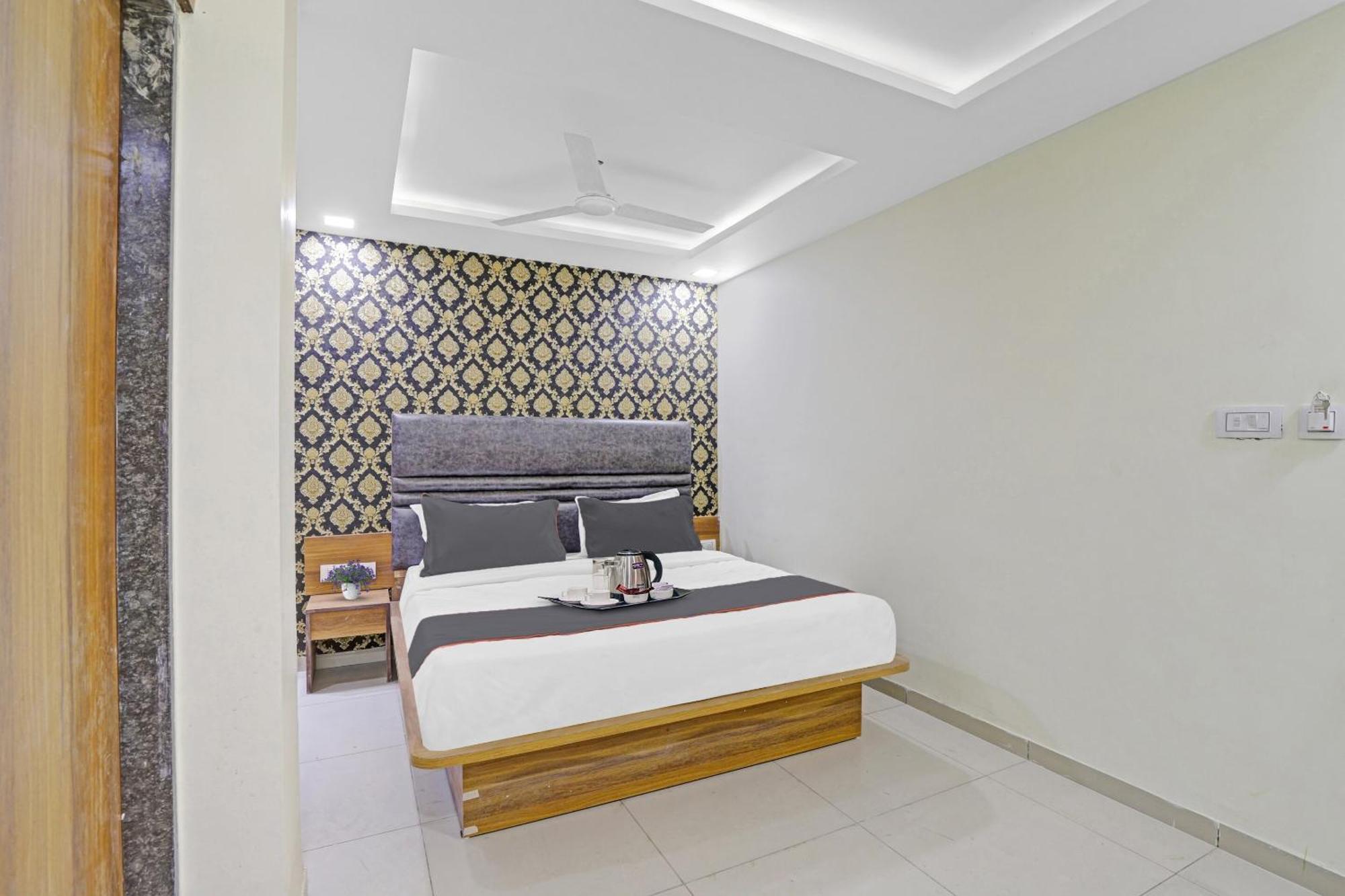 POP 89548 Hotel Hill View Vadodara Buitenkant foto