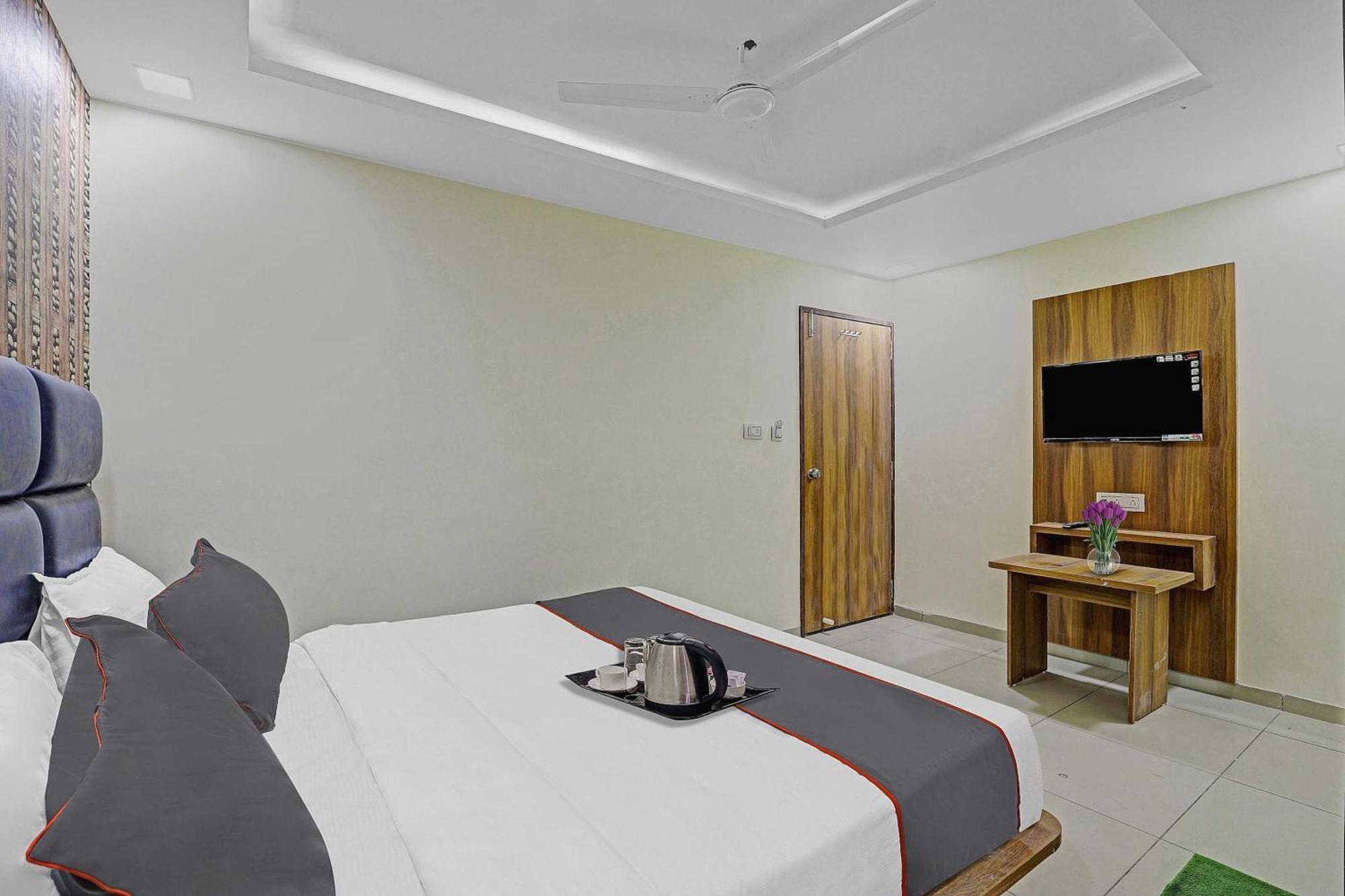 POP 89548 Hotel Hill View Vadodara Buitenkant foto